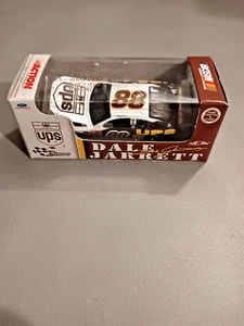 Action- Dale Jarrett #88 UPS ""2001" Cappuccio aperto 1:64 - Scatola piccola - Foto 1 di 4