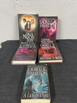 Laurell K. Hamilton Hardback Mixed Lot of 5 Books Fantasy Horror Fiction Foto 1 de 4