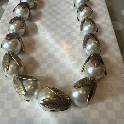 "COLLAR SEÑORA LENORA Imitación Perla Tono Dorado Hojas 16""" Foto 1 de 4