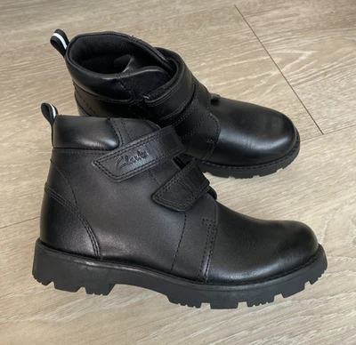 NEW CLARKS BLACK LEATHER HEATH HI BOOTS, SIZE 11G (KIDS) - Image 1 of 4