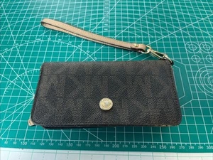 Michael Kors Womens Wristlet Phone Purse - Picture 1 of 9