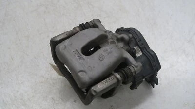 Conjunto de pinza de freno trasera derecha Infiniti QX30 2017-2019 OEM Foto 1 de 4