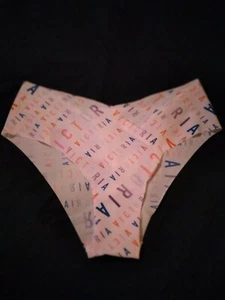 VICTORIA SECRET PINK CHEEKY TAGLESS SEAMLESS LOGO PANTY M NWT! - Picture 1 of 2