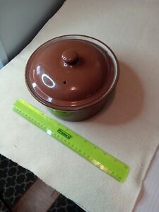 Vintage brown Weller 1 1/2 quart casserole, one chip in lid, white inside
