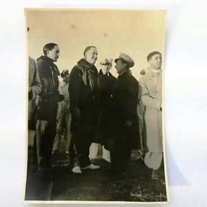 Fotos IN B/N Bronzefigur S.E.Galeazzo Cyan While Si Intrattiene Mit I Piloten - Bild 1 von 1
