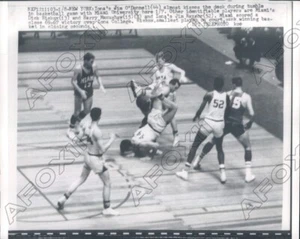 1960 Iona Basketball Jim Odonnel falls in game against Miami Univ Press Photo - Picture 1 of 2