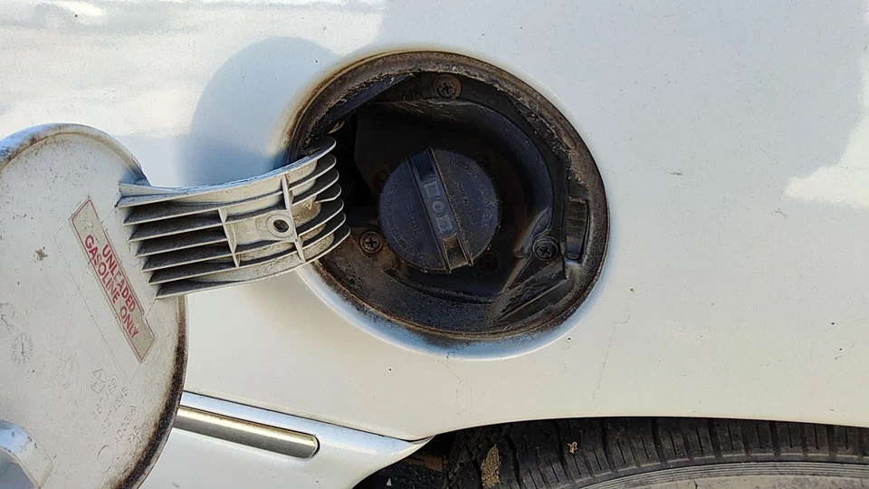 1998 1999 Town & Country conjunto de pescoço de enchimento de combustível com tampa de gás fabricante de equipamento original 4725925aa - Imagem 1 de 1