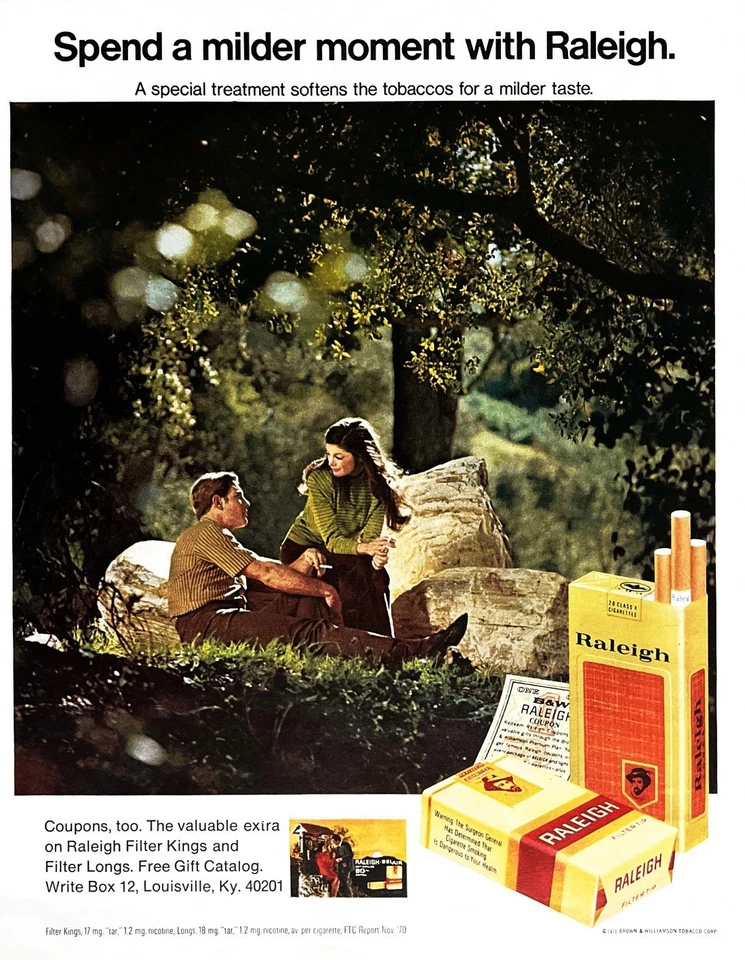 Raleigh Cigarettes 1971 anuncio impreso vintage genuino pareja joven en escena de bosque Foto 1 de 1