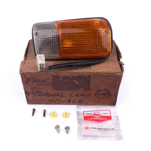 Toyota Hiace KCH40 1977 – 1985 Front Turn Signal Lamp NOS Genuine 81520-49015 - Picture 1 of 6