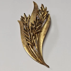 1960s Trifari Flower Bunch Floral Spray Brooch Pin Gold Tone Trifanium - Picture 1 of 13