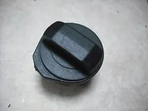 A HYUNDAI COUPE / ACCENT / GETZ / MATRIX A BASIC SCREW ON PETROL FUEL CAP - Picture 1 of 4