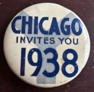 CHICAGO INVITES YOU 1938 PINBACK 2 1/2" - Picture 1 of 2