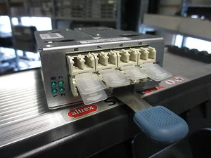 HP Cube Fiber Channel Storage SAN 321145-001 + 8x SFP Optical tranceivers - Afbeelding 1 van 3