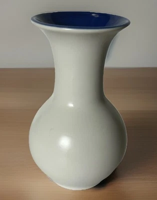 Jarrón Mini Toni Bud Crate & Barrel blanco/azul 4 3/8" usado en excelente estado Foto 1 de 4