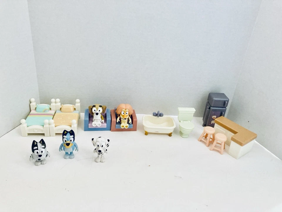 Bluey & Friends家庭娃娃屋家具替换件带5个玩偶 — 第 1/4 张图片