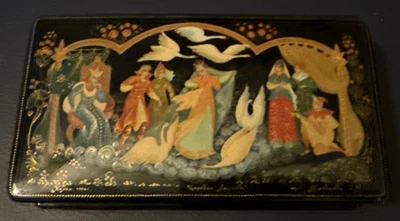 Caja con bisagras de laca rusa firmada vintage reina bailarina músico rey pájaros Foto 1 de 4