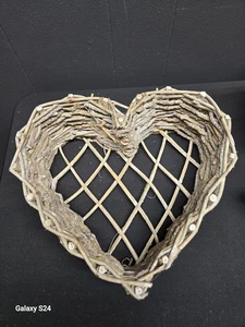 Ramoscello in legno vintage a forma di cuore cesto fatto a mano casetta fattoria campagna - Foto 1 di 7