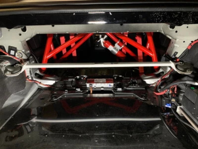 Barra torre trasera Ultra Racing para Mercedes Benz C63 AMG / C200 (W204) 2.0 2008-14 Foto 1 de 4