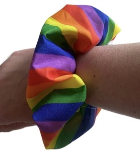 Srunchie de polialgodón arco iris brillante hecho a mano - Imagen 1 de 4