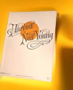 Harvest Neil Young Chord Song Book 1st Edition 1972 Silver Fiddle & Broken Arrow - Foto 1 di 12
