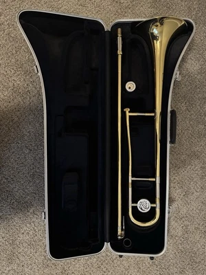 Trombón Jupiter Student JTB730 con estuche rígido/boquilla. ¡Básicamente nuevo! Foto 1 de 4