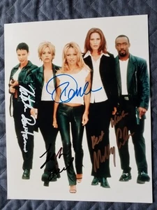 V.I.P. cast of 4 PAMELA ANDERSEN + 3 Authentic Signed Autographed 8x10 Photo - Picture 1 of 1