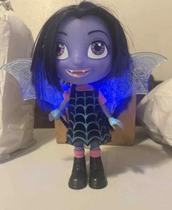 Vampirina Bat-tastic Figur Puppe 12" Flügel offen leuchtet spricht funktioniert - Bild 1 von 3