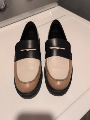 Женские мокасины Cole Haan Stassi Penny цвет черный плющ пекан кожа без шнуровки размер 8 B - Изображение 1 из 4