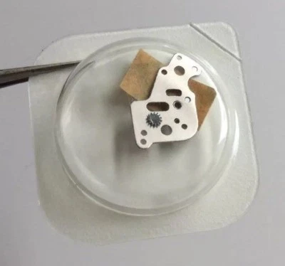 ROLEX Cover Mechanism Mounted Rolex for Caliber 3135 Part # 268 Original Rolex - Image 1 of 4