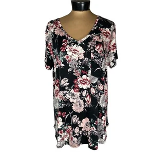 Camiseta Grace & Lace Perfect Bolsillo en Negro Floral Talla M Manga Corta Cuello en V - Imagen 1 de 14