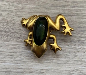 Multilana Goldtone Frog With Green Stone Brooch - Picture 1 of 7