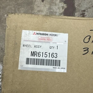 Mitsubishi MR615163 Steering ASM Black Leather Pajero/Montero V63W 1999-06 3rd G - Picture 1 of 19