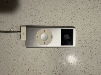 Apple iPod Nano 2-го поколения A1199 4GB серебра MP3-плеер читать описание - Изображение 1 из 4