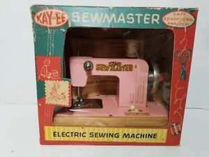 Vintage 1940s German-made KayanEE Sew Master Child's Sewing Machine Box as is - Picture 1 of 11