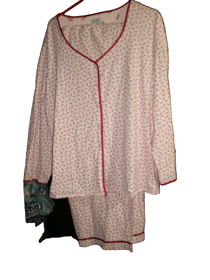NEW CLASSIC ELEMENTS WOMAN'S PLUS SIZE 2X PAJAMAS - Image 1 of 1