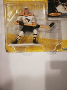 F24 JAROMIR JAGR PENGUINS 1997 Starting Lineup Figure New In Box NHL - Picture 1 of 4
