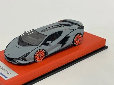 1/43 Looksmart Lamborghini Sian FKP 37 en Grigio Egoista sobre base de cuero LS507E Foto 1 de 4