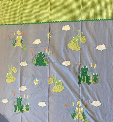 Cortina de ducha de tela bordada para niños The Company Store guinga verde azul Foto 1 de 4