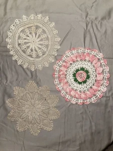 Set of 3 Vintage Doilies - Picture 1 of 4