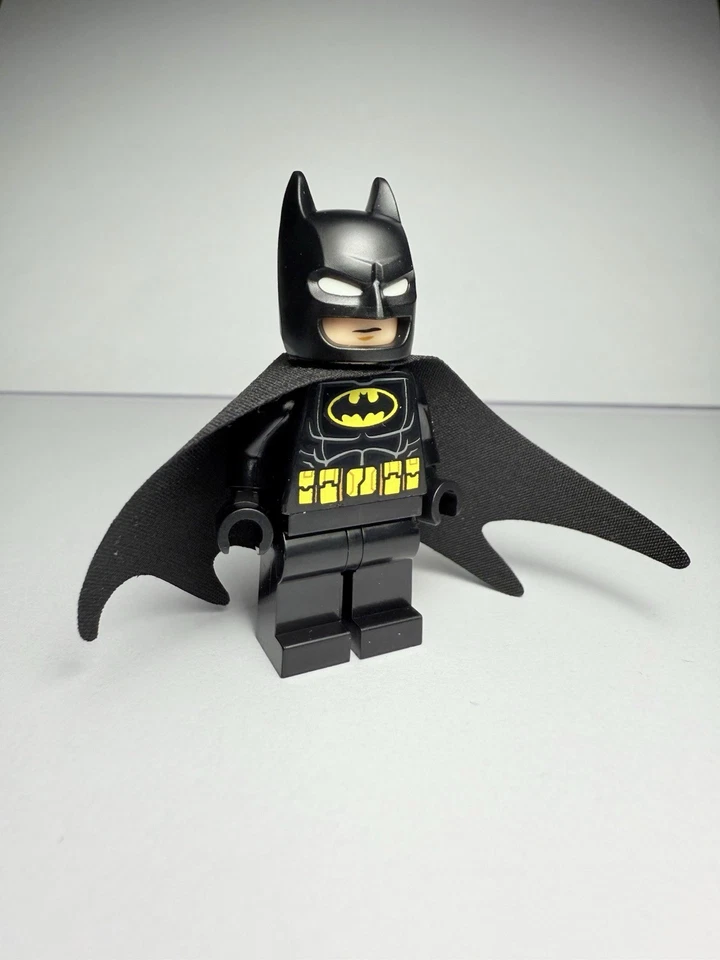 LEGO 76300 Batman MINIFIGURE from DC Superheroes Arkham Asylum - Image 1 of 2
