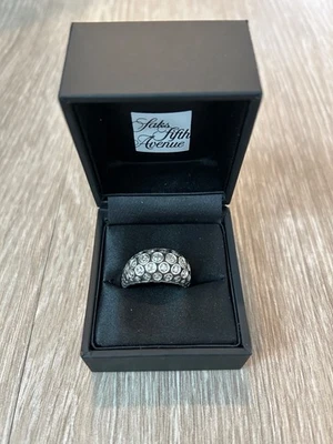 Anillo de diamantes con cúpula de puntos John Hardy Foto 1 de 4