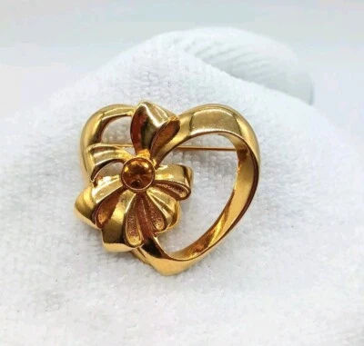 Broche de piedra AVON dorado corazón con aspecto de topacio firmado alfiler Foto 1 de 3