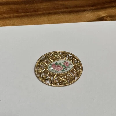 Broche prendedor Avon rosa escena floral en tono blanco/dorado firmado nuevo sin etiquetas Foto 1 de 4