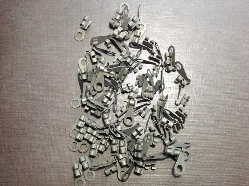 100 piezas 1960 1961 1963 1964 Ford Falcon cerradura puerta varilla clips NOS B9AB-642192-A Foto 1 de 4