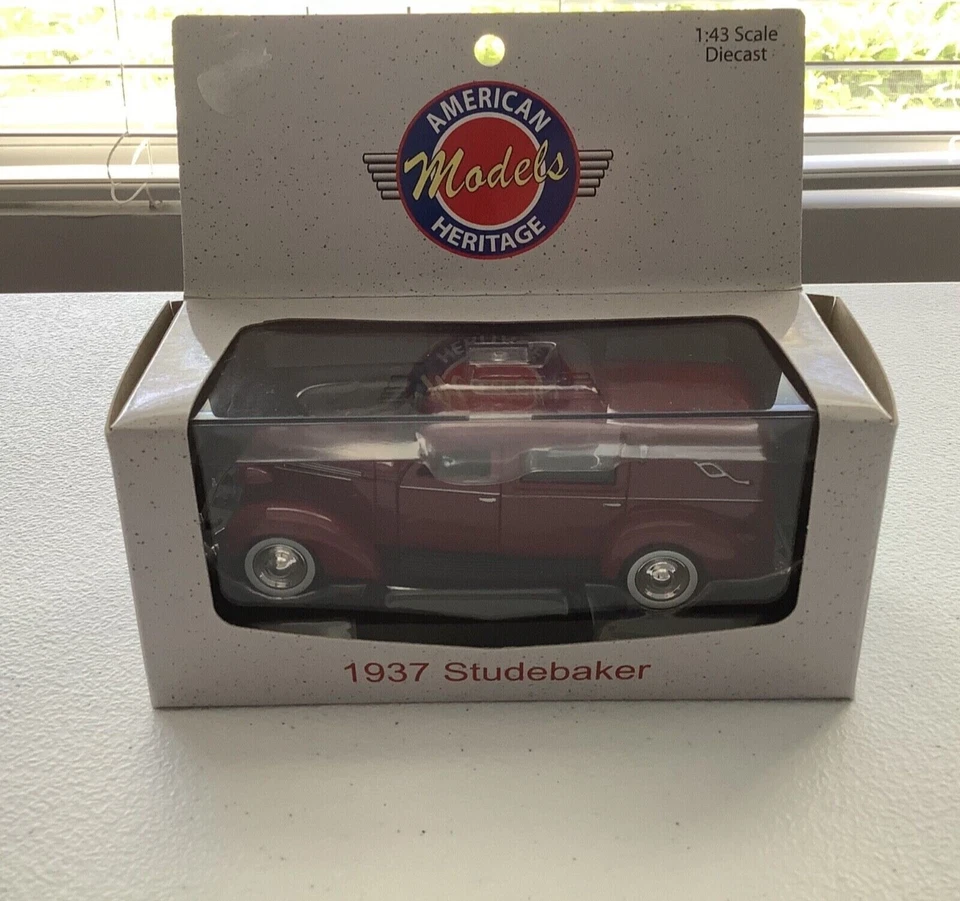 American Heritage Models 1937 Studebaker Hearse 红色 1/43  — 第 1/4 张图片