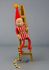 Guirnalda de decoración navideña vintage de duendecillo en escalera - Imagen 1 de 9