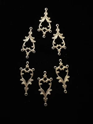 Conector de pendiente estampado de latón vintage/diseño victoriano/antiguo conexión de 4 anillos Foto 1 de 4