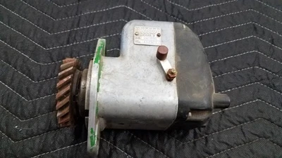 2 cyl Tractor WICO Magneto XH909 w/ drive gear, spins but untested, John Deere - Image 1 of 4