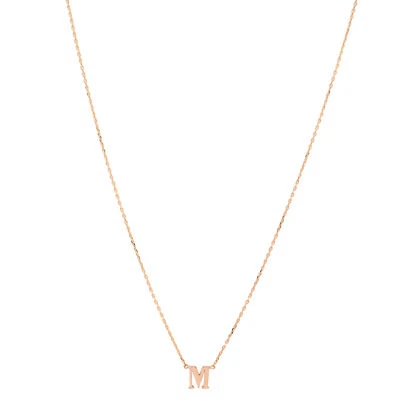 Collar colgante con cadena de letras 'M' de oro amarillo de Rachel Koen Foto 1 de 3