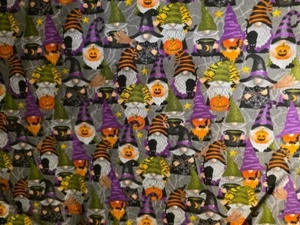 Tela de algodón. Gnomos de Halloween. BTY - Imagen 1 de 1